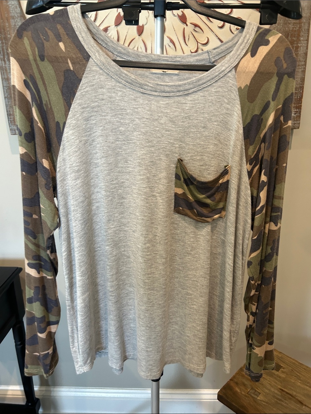 entro Long Sleeve Raglan Top with Camo Sleeves & Pocket Shirt /Best for Medium